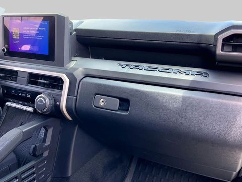 Used 2025 Toyota Tacoma SR AWD/4WD image 19