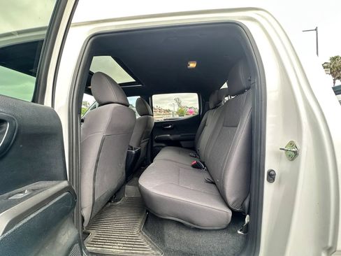 Used 2017 Toyota Tacoma TRD Off-Road RWD image 32