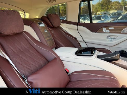 Certified 2024 Mercedes-Benz Maybach GLS 600 4MATIC image 28