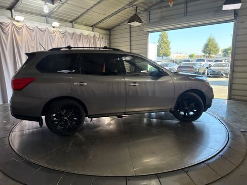 Used 2018 Nissan Pathfinder SL w/ Midnight Edition Package FWD image 4