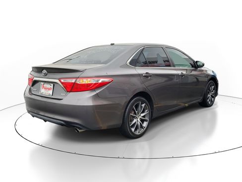 Used 2015 Toyota Camry XSE w/ Moonroof Package image 4