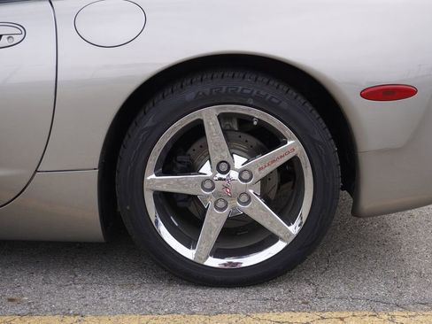 Used 2001 Chevrolet Corvette Convertible w/ Preferred Equipment Group2 RWD image 12