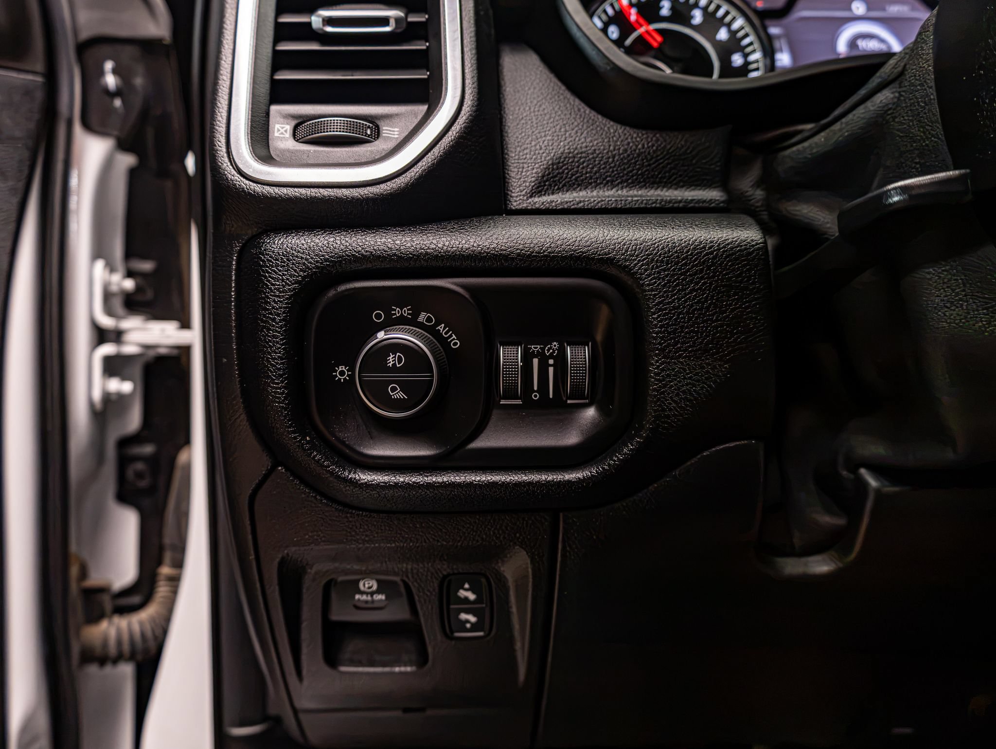 Used 2021 RAM 1500 Laramie AWD/4WD image 19