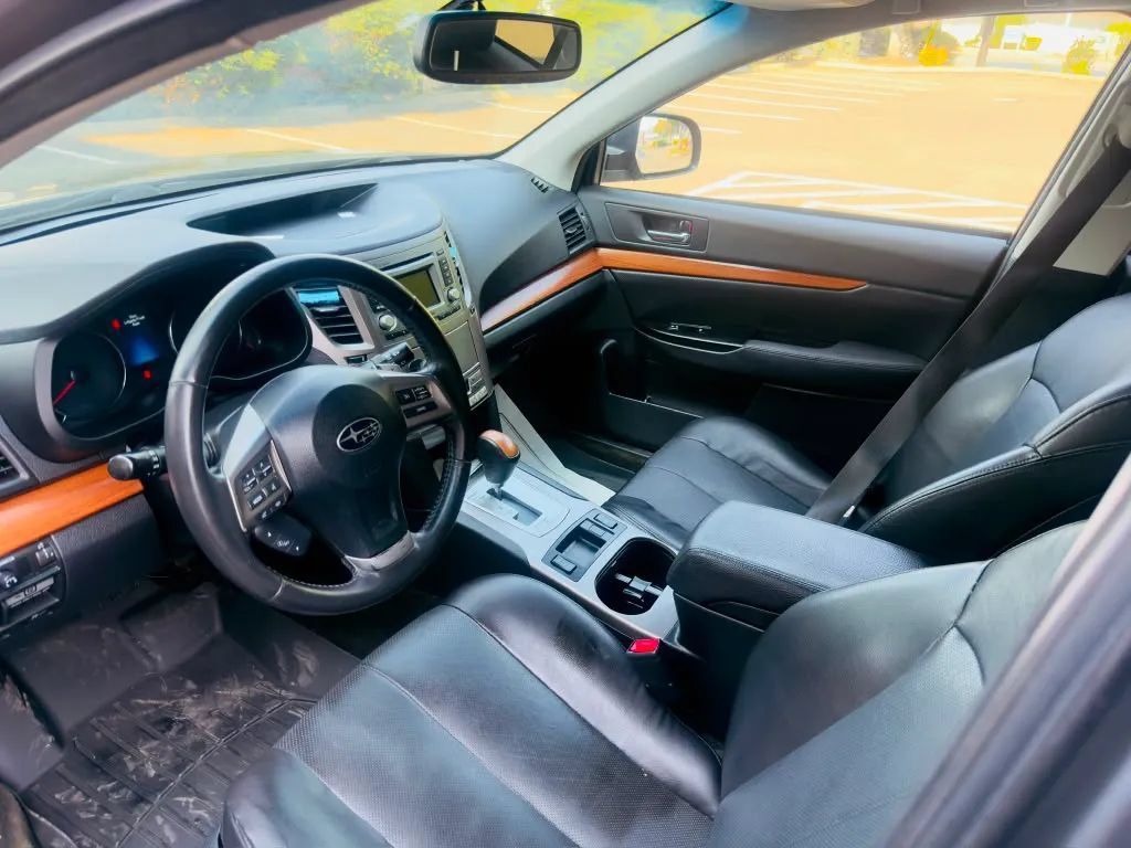 Used 2013 Subaru Outback 2.5i Limited w/ Moonroof Pkg AWD/4WD image 9