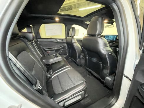 Used 2025 Ford Escape ST-Line w/ Tech Pack #1 image 4