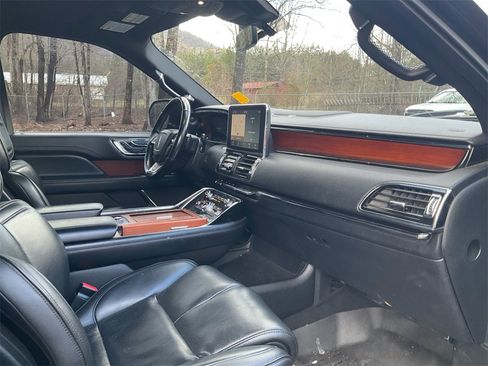 Used 2018 Lincoln Navigator Reserve w/ Technology Package image 11