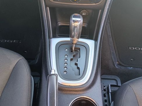 Used 2013 Dodge Avenger SE image 19