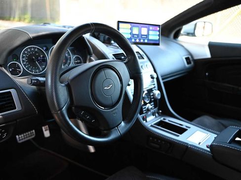 Used 2009 Aston Martin DBS Coupe RWD image 17