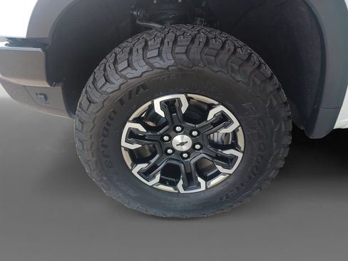 Used 2025 Chevrolet Silverado 1500 ZR2 w/ Technology Package AWD/4WD image 15
