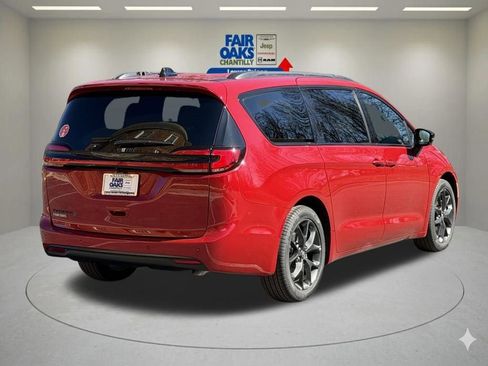 New 2026 Chrysler Pacifica Select FWD image 6
