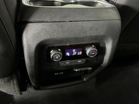 Used 2024 Chevrolet Traverse LT AWD/4WD image 39