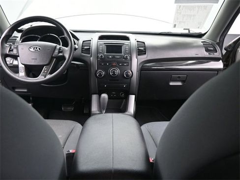 Used 2013 Kia Sorento LX w/ Convenience Pkg image 24