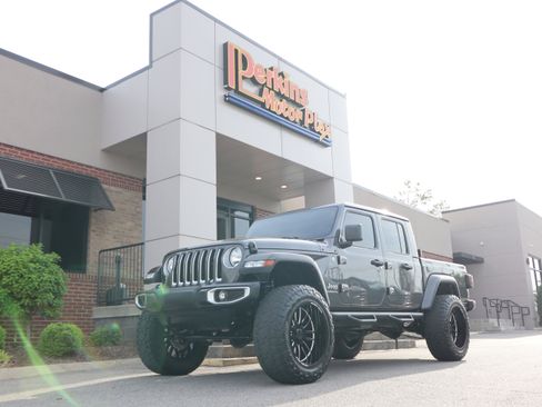 Used 2021 Jeep Gladiator Overland w/ Trailer Tow Package image 32