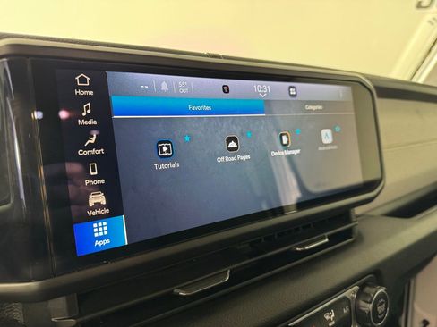 Used 2025 Jeep Gladiator Sport AWD/4WD image 16