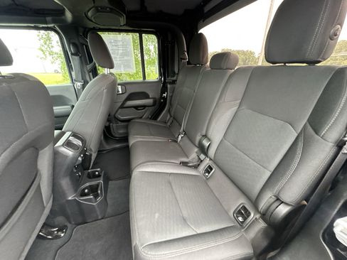 Used 2022 Jeep Gladiator Overland w/ Cold Weather Group AWD/4WD image 22