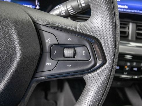 Used 2025 Chevrolet Trax LT FWD image 21
