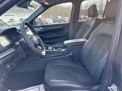 New 2025 Jeep Grand Cherokee Altitude image 9