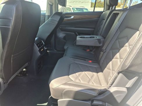 Used 2025 Volkswagen Atlas SE FWD image 26