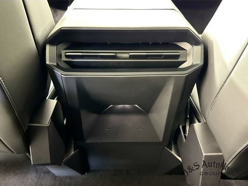 Used 2026 Tesla Cybertruck AWD Crew Cab image 32