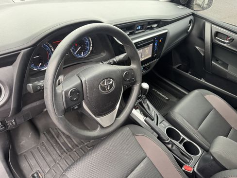 Used 2018 Toyota Corolla LE image 12