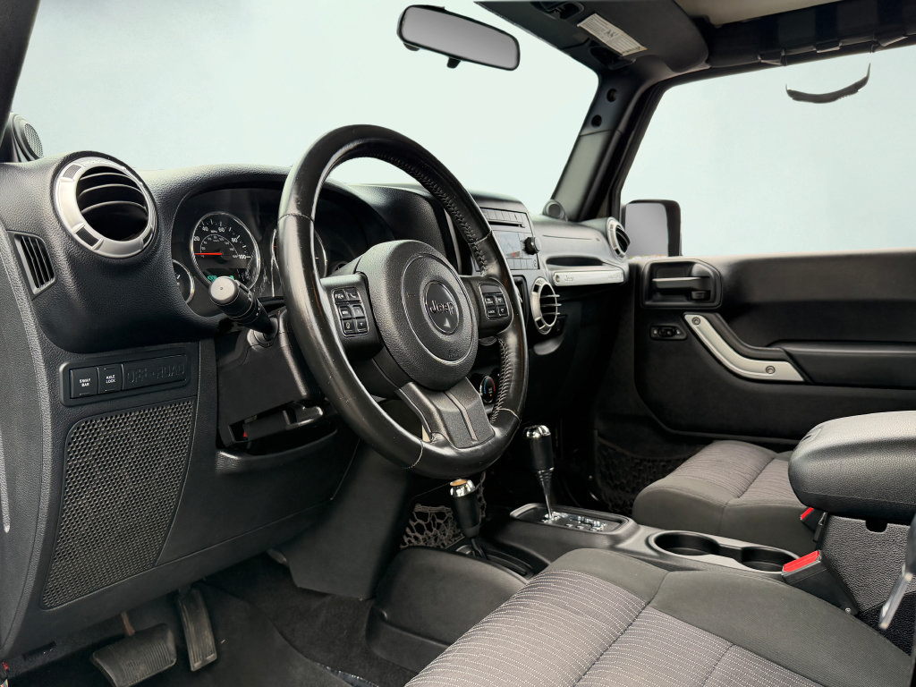 Used 2012 Jeep Wrangler Unlimited Rubicon w/ Dual Top Group AWD/4WD image 41
