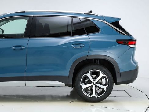 New 2026 Volkswagen Tiguan SE image 42