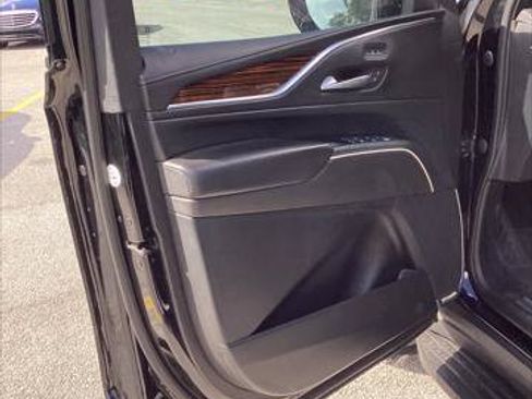 Used 2022 Cadillac Escalade ESV Luxury RWD image 10