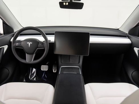 Used 2021 Tesla Model Y Long Range image 9