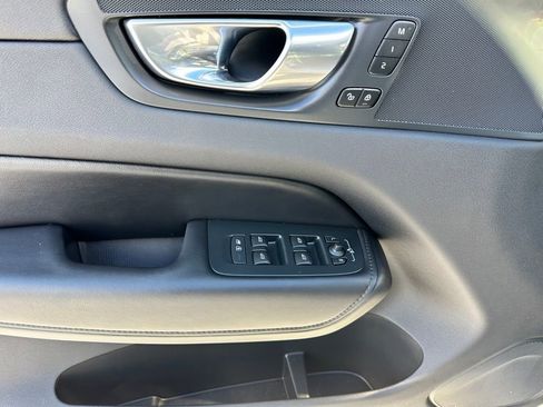 Used 2025 Volvo XC60 B5 Plus image 14