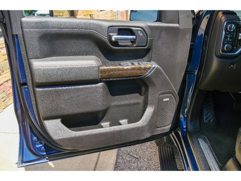 Used 2021 Chevrolet Silverado 1500 LT Trail Boss w/ Convenience Package II AWD/4WD image 9