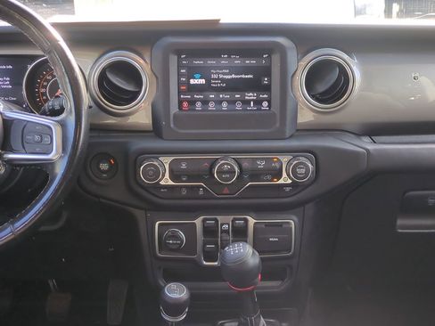 Used 2019 Jeep Wrangler Unlimited Sahara image 21