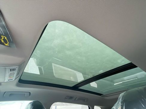 New 2026 Volkswagen Taos SE image 11