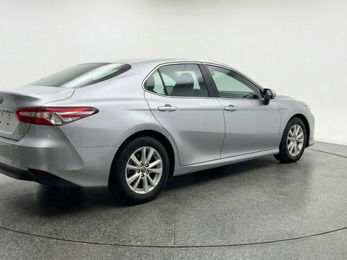 Used 2025 Toyota Camry LE image 9