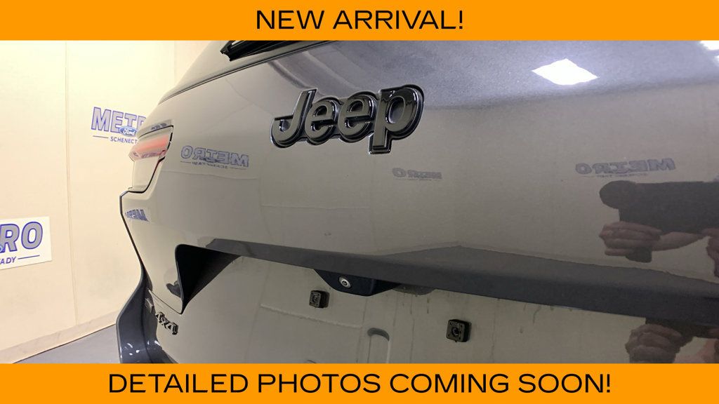 Used 2021 Jeep Grand Cherokee L Laredo AWD/4WD image 17