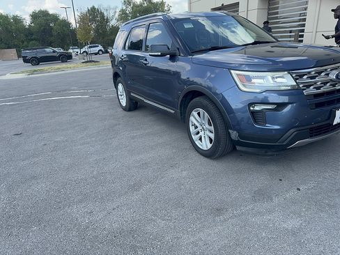 Used 2018 Ford Explorer XLT w/ Equipment Group 202A AWD/4WD image 1