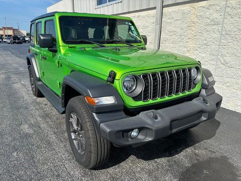 Used 2025 Jeep Wrangler Unlimited Sport AWD/4WD image 2