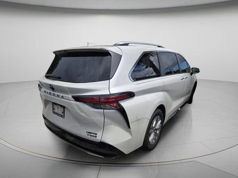 Used 2021 Toyota Sienna Limited FWD image 5
