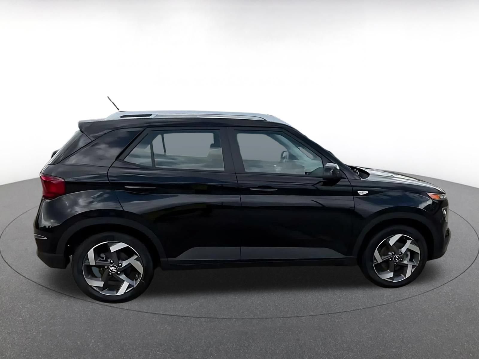 Used 2026 Hyundai Venue SEL FWD image 15