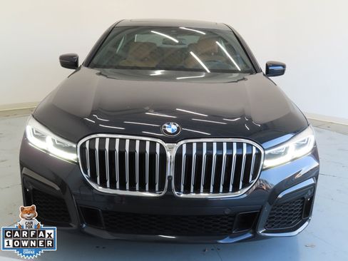 Used 2022 BMW 750i xDrive w/ M Sport Package image 11