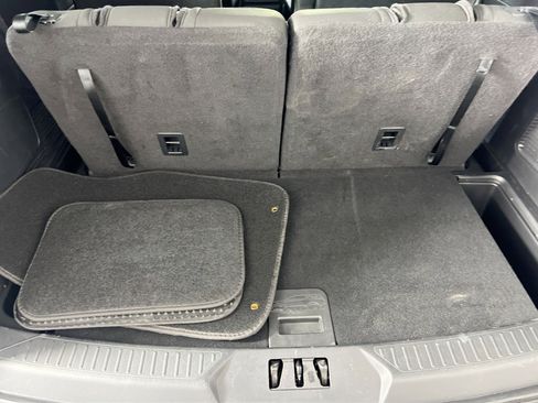 Used 2021 Ford Explorer XLT image 25