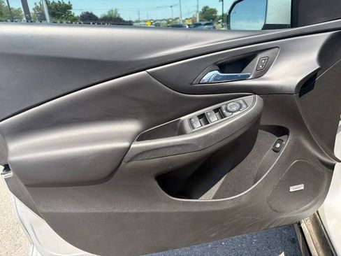 Used 2017 Chevrolet Volt Premier w/ Driver Confidence Package FWD image 17