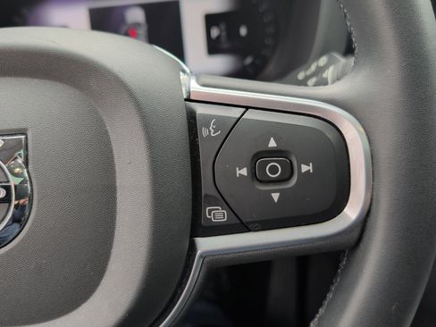 Certified 2023 Volvo XC60 B5 Core image 26