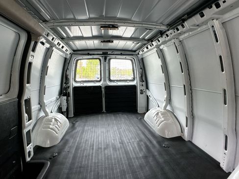 Used 2024 GMC Savana 2500 RWD image 32