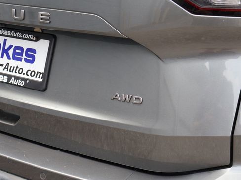 Used 2025 Nissan Rogue SV image 8