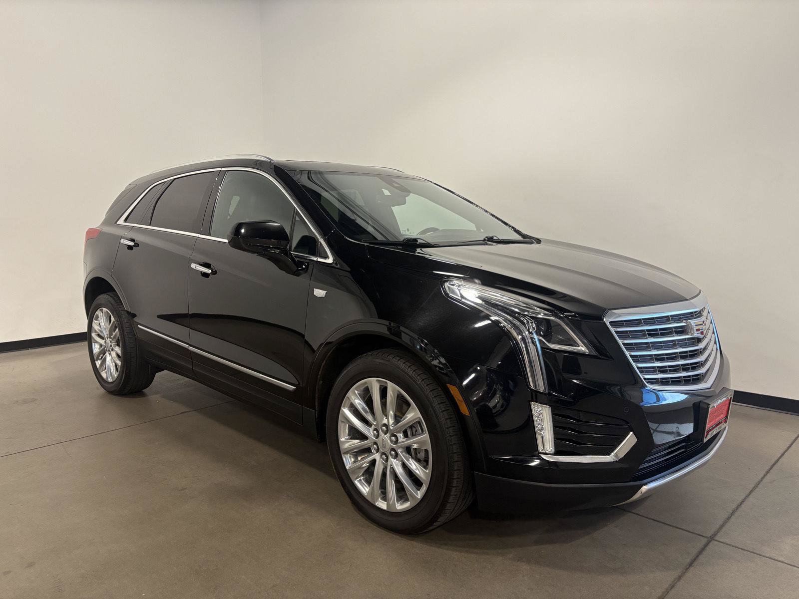 Used 2017 Cadillac XT5 Platinum AWD/4WD image 1