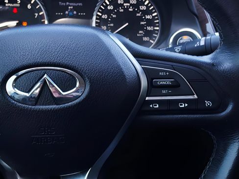 Used 2019 INFINITI Q50 Luxe w/ Essential Package (3.0T Luxe) AWD/4WD image 29