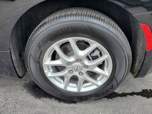 Used 2025 Chrysler Pacifica Select image 29