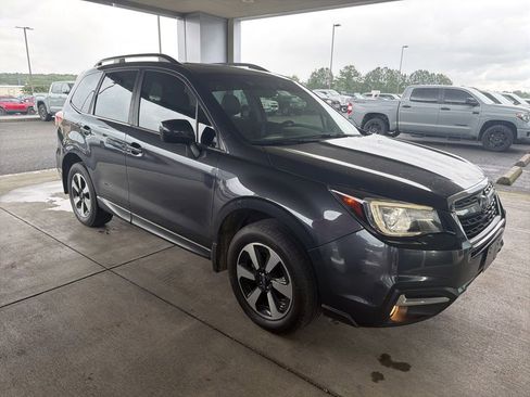 Used 2017 Subaru Forester 2.5i Limited AWD/4WD image 9