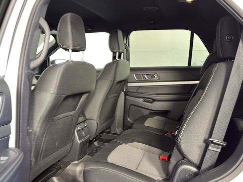 Used 2018 Ford Explorer XLT image 20