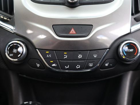Used 2018 Chevrolet Cruze LT w/ Convenience Package FWD image 31